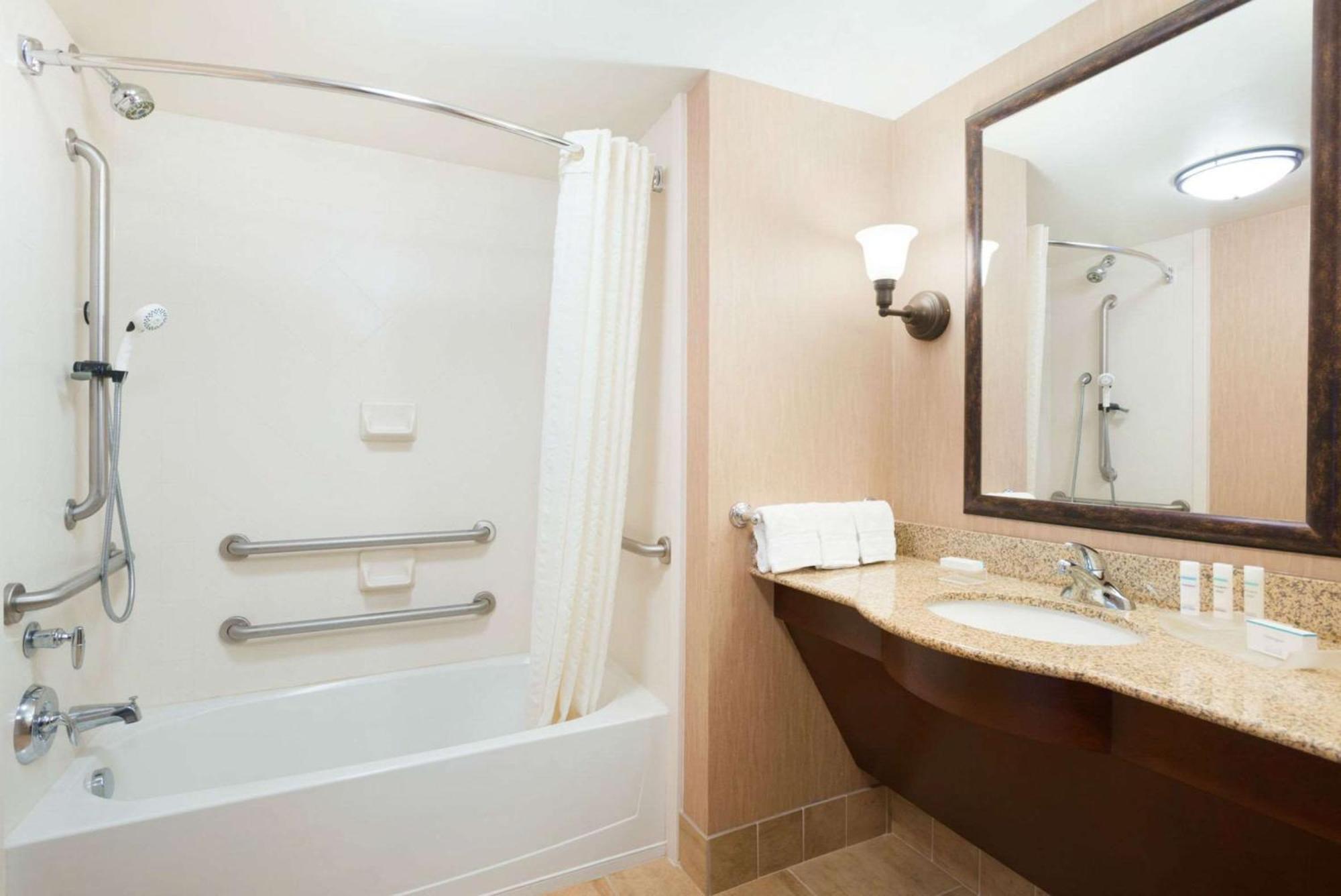 Homewood Suites New Brighton Esterno foto
